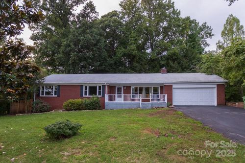 5 Fernlawn Rd, Asheville, NC, 28805-2322 | Card Image