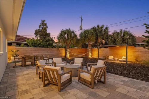 565 110th Ave N, Naples, FL, 34108-1815 | Card Image