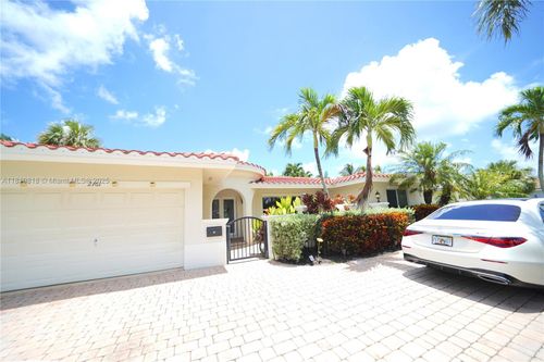 2761 Ne 22nd Ct, Pompano Beach, FL, 33062-1107 | Card Image