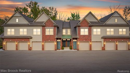 616 Pointe Dr, Walled Lake, MI, 48390-3583 | Card Image