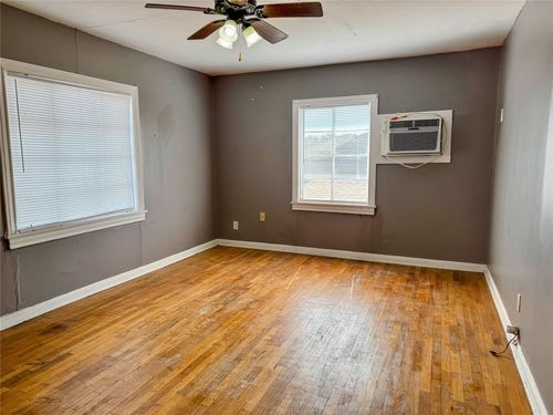 2-2218 Chapman St, Houston, TX, 77009-8216 | Card Image