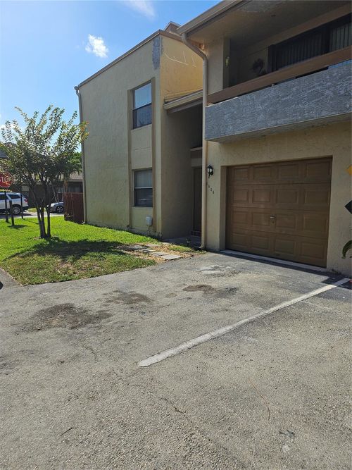 8455 W Missionwood Dr, Miramar, FL, 33025-2910 | Card Image