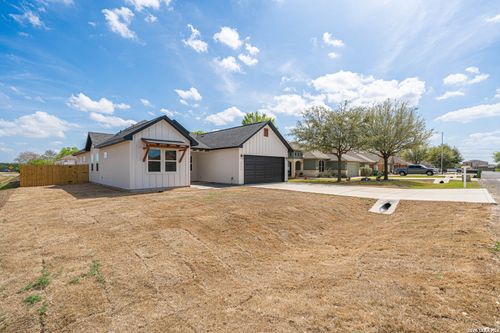 15622 Fox Ln, Selma, TX, 78154-1870 | Card Image