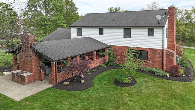 Exterior Rear from Left | Image 33