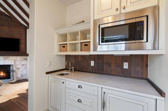 2194 Boot Ranch Cir, House other with 6 bedrooms, 7 bathrooms and null parking in Fredericksburg TX | Image 28