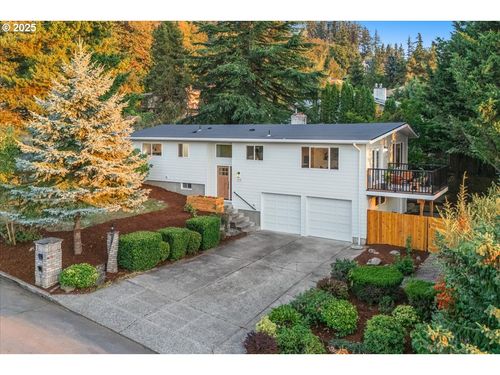 9330 Se Sun Crest Dr, Happy Valley, OR, 97086-7051 | Card Image