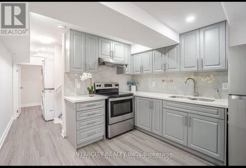 36 Minna Trail, Brampton, ON, L7A4T1 | Card Image