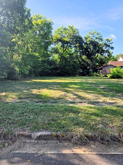 306 W Reagan St, Palestine, TX, 75801-3552 | Card Image
