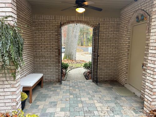 1285 Greenglen Ct, Bloomfield Hills, MI, 48304-1232 | Card Image