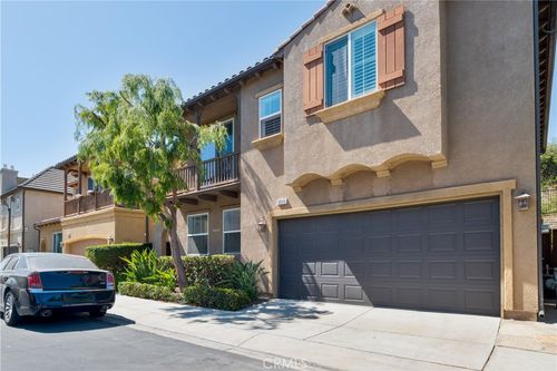 3513 W Hughes Ln, Inglewood, CA, 90305-1897 | Card Image