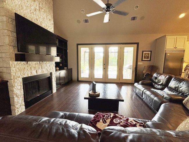 Living Room | Image 6