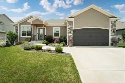 1410 Nw Red Oak Court, Grain Valley, MO, 64029 | Card Image