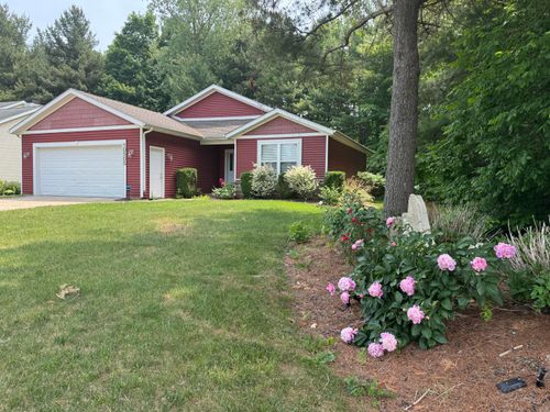 10505 Compton Dr, South Haven, MI, 49090-6704 | Card Image