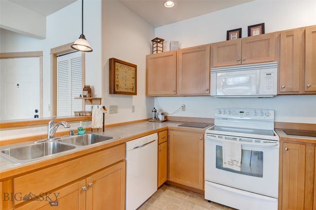 Warm Maple Cabinetry | Image 8