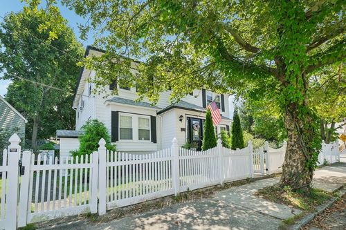 92 Hume Ave, Medford, MA, 02155-5512 | Card Image