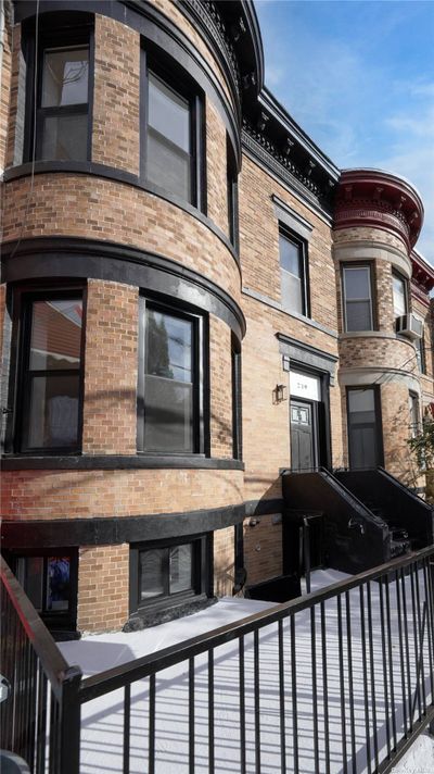 219 E 34th Street, Home with 5 bedrooms, 5 bathrooms and null parking in Flatbush NY | Image 1