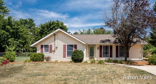 15721 Willows Dr, Spring Lake, MI, 49456-1144 | Card Image