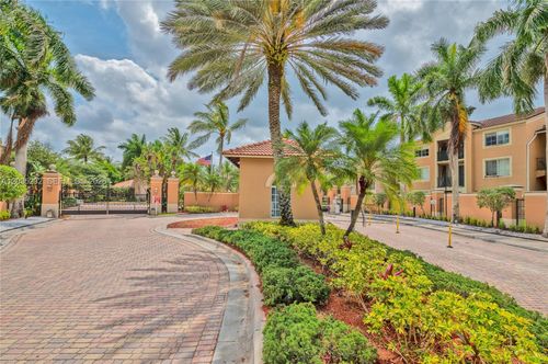 106-8000 N Nob Hill Rd, Tamarac, FL, 33321-7404 | Card Image