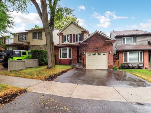 892 Sweetwater Cres, Mississauga, ON, L5H4A8 | Card Image