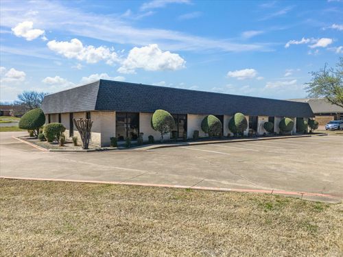 611 S Clay St, Ennis, TX, 75119-5746 | Card Image