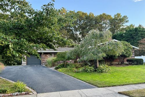 21 Fuller St, Dix Hills, NY, 11746-6658 | Card Image