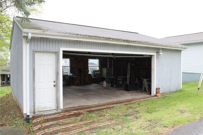 812 5 Th St, House other with 2 bedrooms, 1 bathrooms and 2 parking in Rochester PA | Image 9