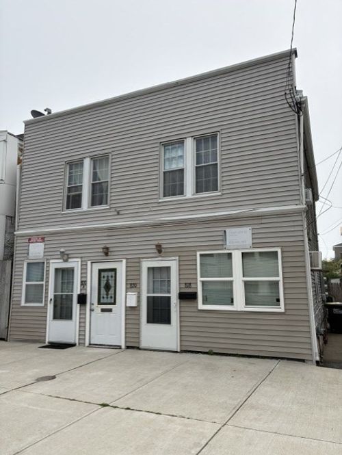 818 Nantasket Ave, Hull, MA, 02045-1531 | Card Image