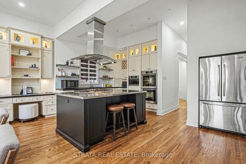 423 Manor Rd E, Toronto, ON, M4S1T1 | Card Image