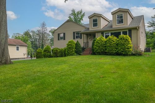 17 Turtle Rd, Morristown, NJ, 07960-6151 | Card Image