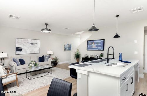 3829 E Monterey Way, Phoenix, AZ, 85018-6600 | Card Image