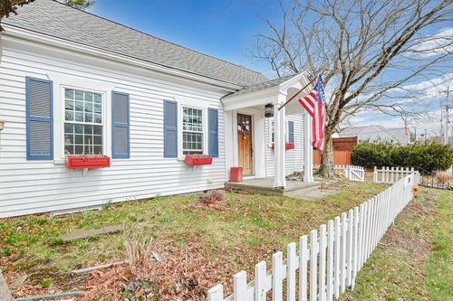 260 State Rd, Dartmouth, MA, 02747-2614 | Card Image