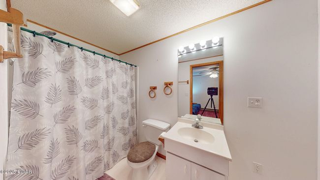 2nd Floor Bathroom | Image 23