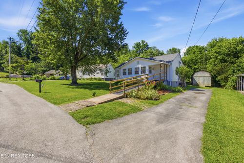 212 Sunset Dr, Harriman, TN, 37748-7209 | Card Image