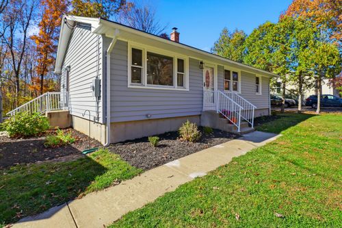 8 Roger Rd, Griswold, CT, 06351-1216 | Card Image