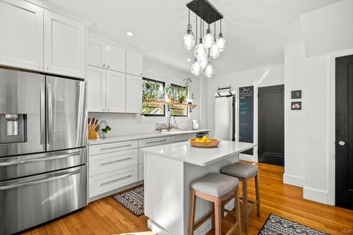 37 Harmon St, Hamden, CT, 06517-1819 | Card Image