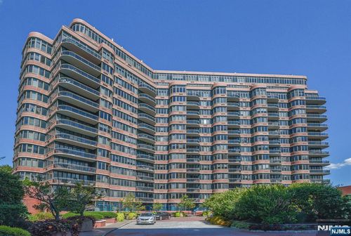 100 Carlyle Dr, Cliffside Park, NJ, 07010-3501 | Card Image