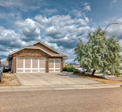 10 Laurel Rd, House detached with 3 bedrooms, 2 bathrooms and 6 parking in Sylvan Lake AB | Image 3