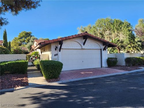 1900 Plaza De Cordero, Las Vegas, NV, 89102-4018 | Card Image