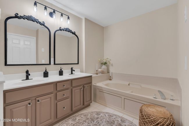 169 Shinnecock Dr, Condo with 3 bedrooms, 3 bathrooms and null parking in Manalapan NJ | Image 27