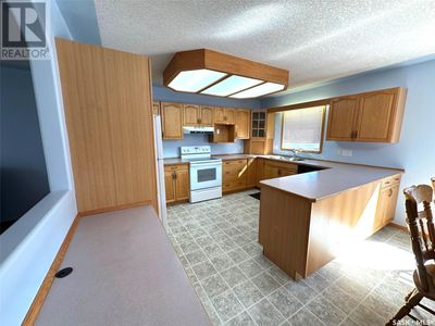 604 Donald St, House other with 5 bedrooms, 4 bathrooms and null parking in Hudson Bay SK | Image 3