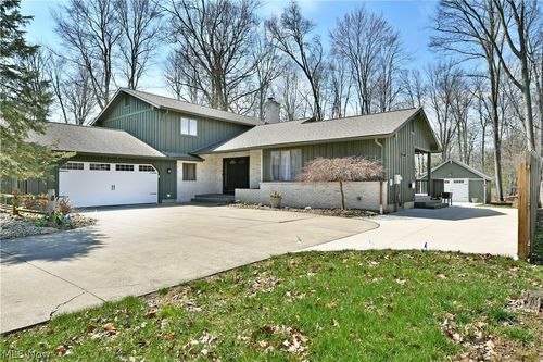 525 Sycamore Trl, Cortland, OH, 44410-1127 | Card Image
