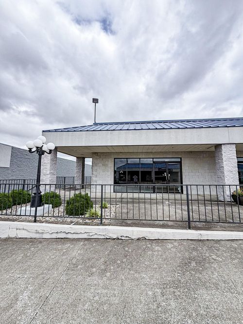 300-300 Outlet Avenue, Eddyville, KY, 42038 | Card Image