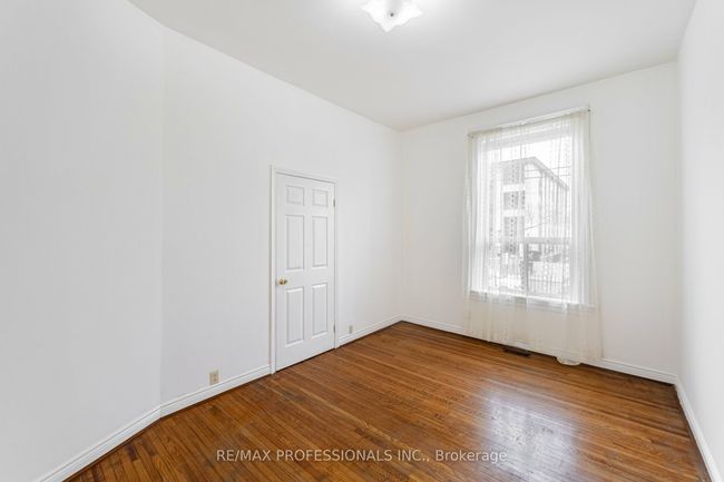 12 O'hara Ave, House attached with 3 bedrooms, 1 bathrooms and 1 parking in Toronto ON | Image 7
