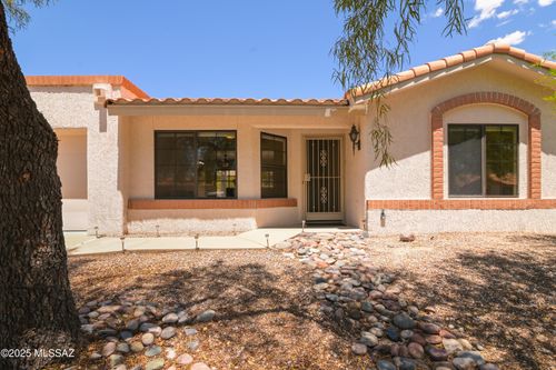 1151 E Haystack Dr, Oro Valley, AZ, 85755-9151 | Card Image