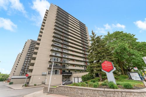 404-158 A Mcarthur Avenue, Vanier and Kingsview Park, ON, K1L7E7 | Card Image