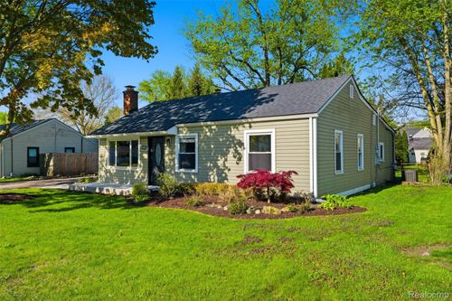 9081 Marlowe Ave, Plymouth, MI, 48170-4035 | Card Image