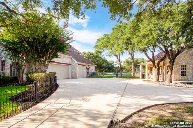 8040 Rolling Acres Trail, House other with 4 bedrooms, 3 bathrooms and null parking in Fair Oaks Ranch TX | Image 11