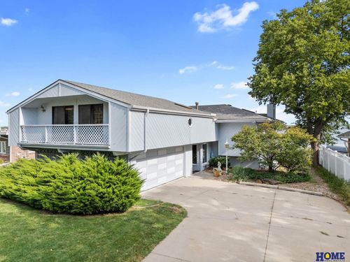 1800 Surfside Dr, Lincoln, NE, 68528-1748 | Card Image
