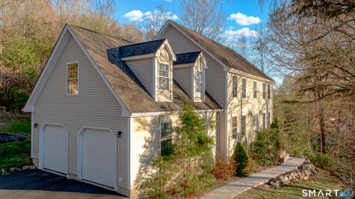 110 Oakwood Cir, Bristol, CT, 06010-3198 | Card Image