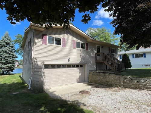 186 Bedford Dr, Brooklyn, MI, 49230-9737 | Card Image